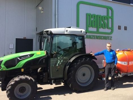 Deutz - Fahr Traktoren + Mähdrescher